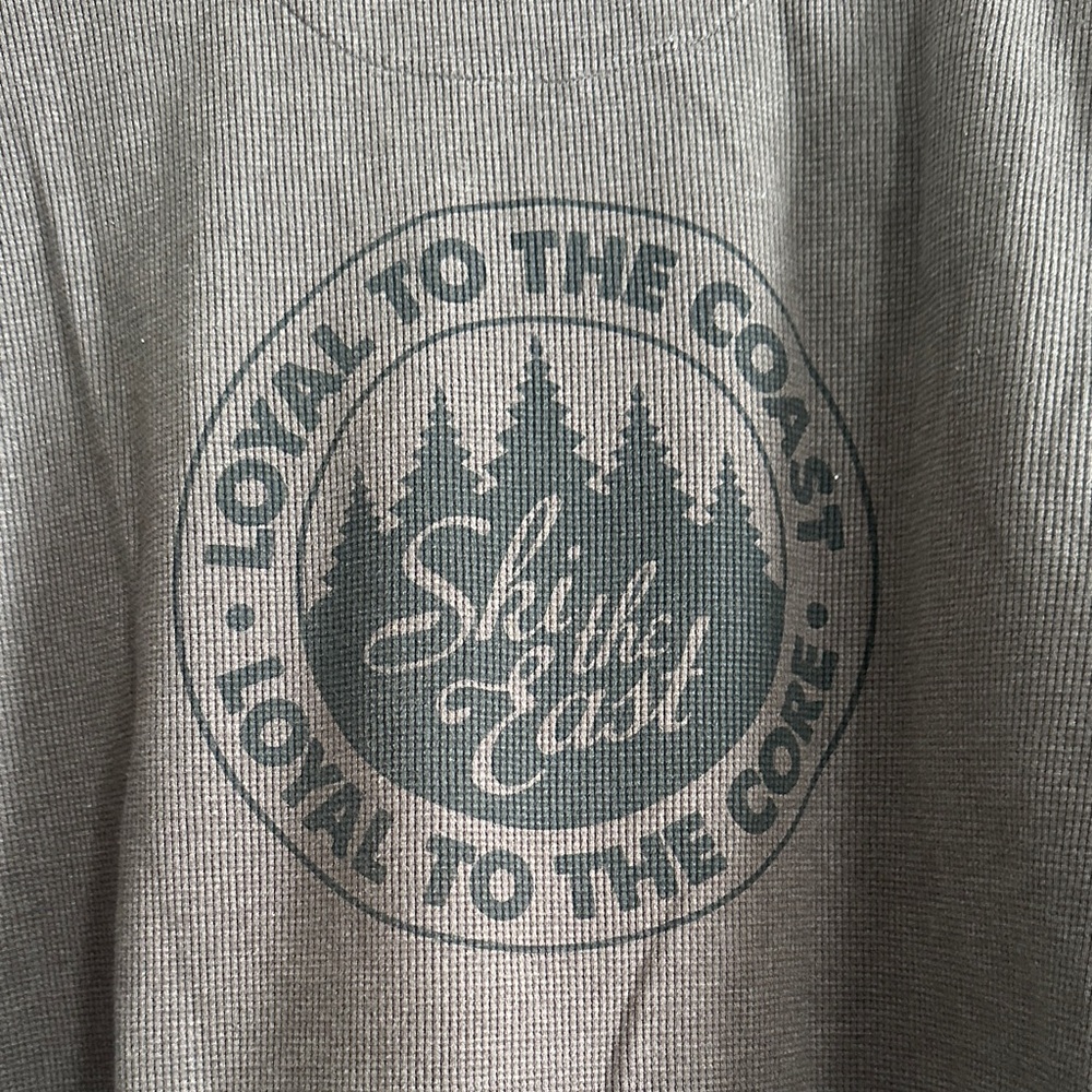 Men’s Ski the East gray waffle tee